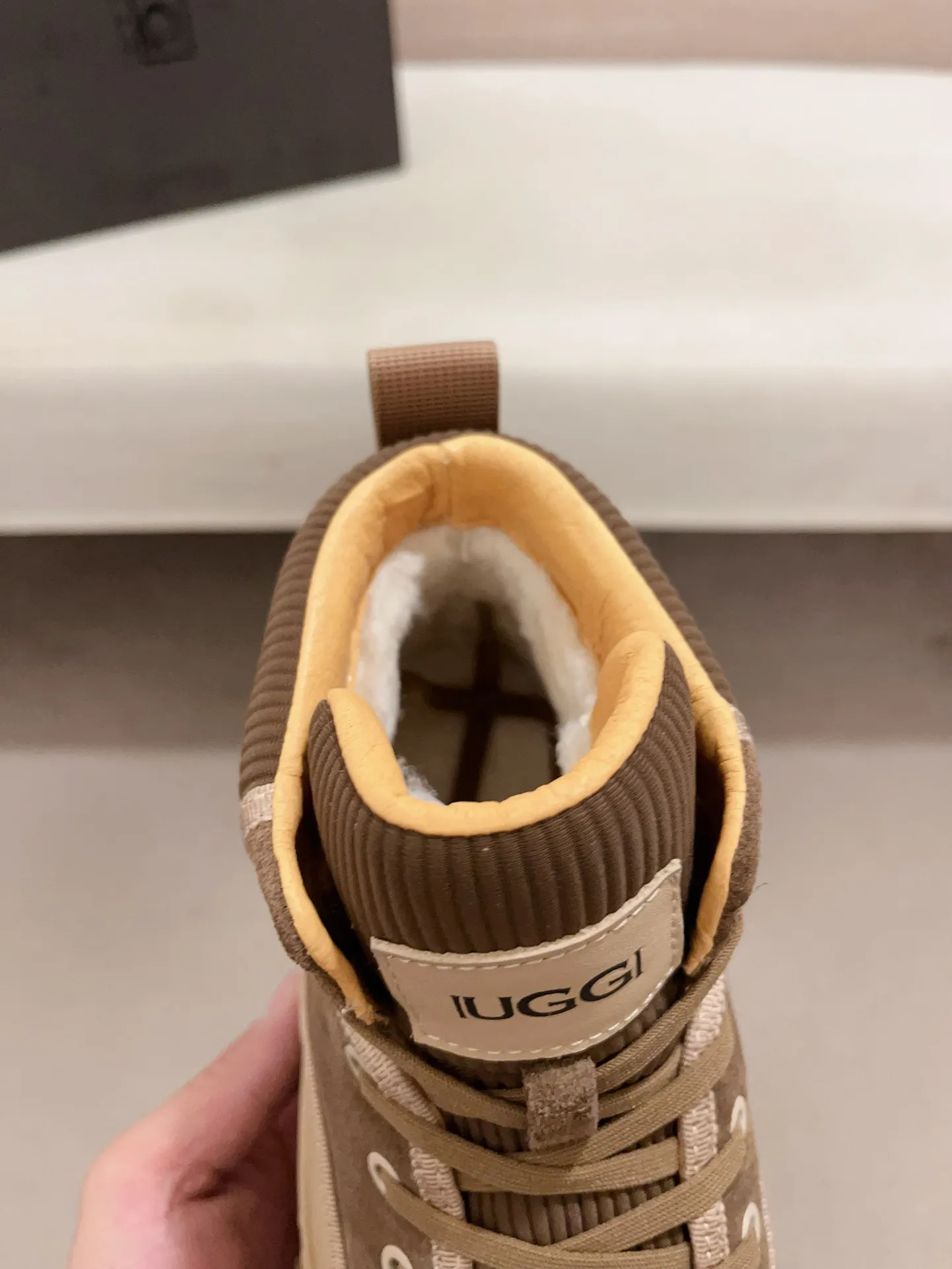 Factory Price: 380 Men's Men's Shoes💰North American Men's Shoes Ugg ☃️In the special sale of new high-quality men's shoes and snow boots in autumn and winter, the nemesis of extreme cold weather! Made of cowhide leather, merino wool lining, and original outsole, whether driving, outdoor or daily wear, there is always one that suits you! Code number 39-44